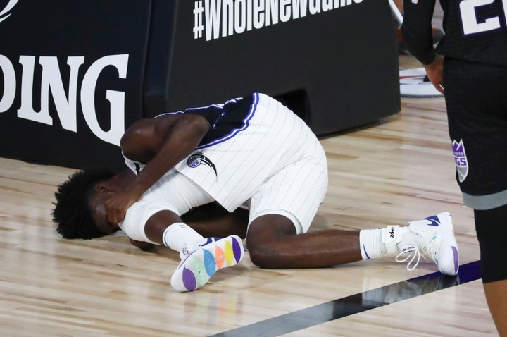 Podľa neprajníkov karma: odmietol pokľaknúť a vážne sa zranil